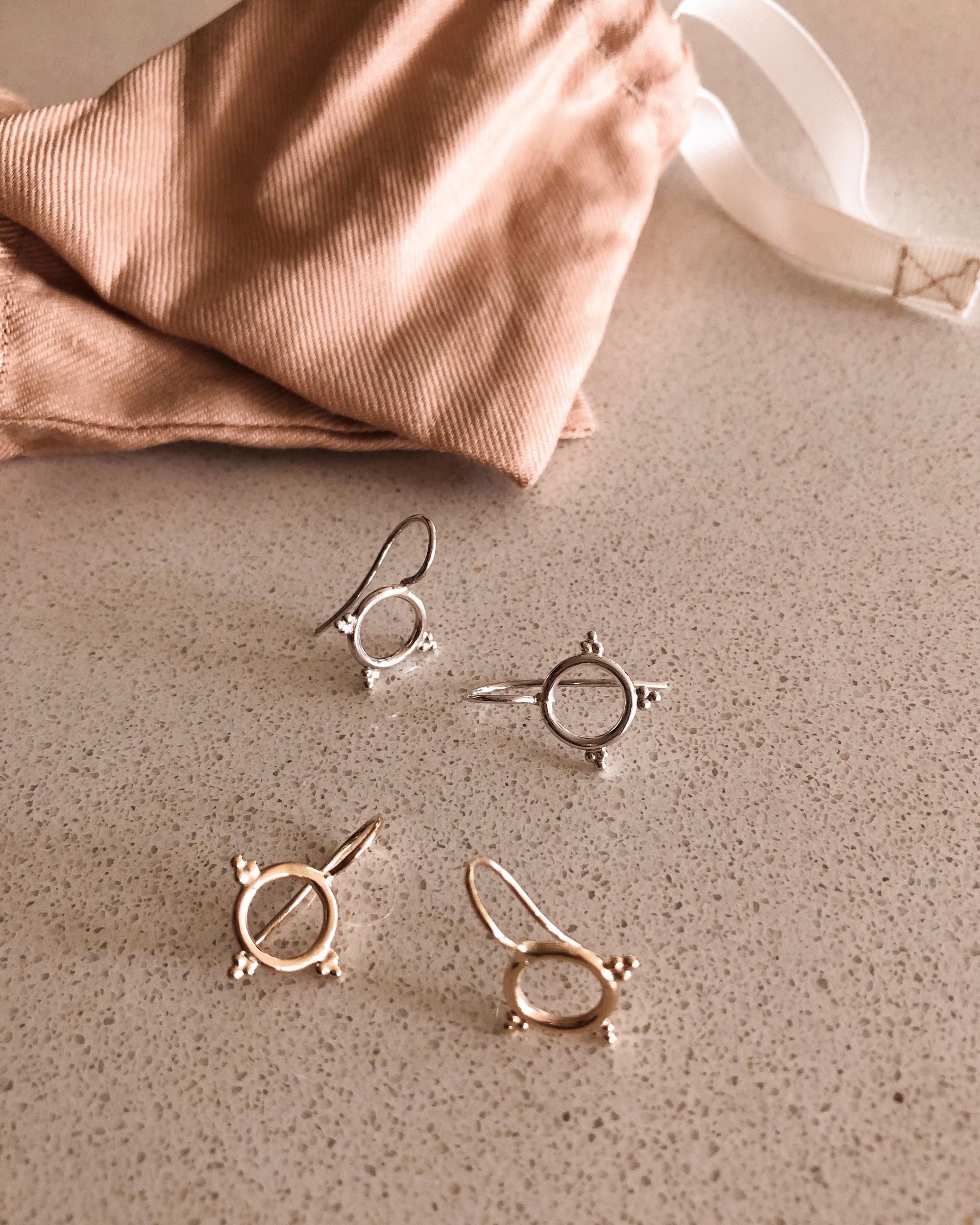 Tri-dot earrings