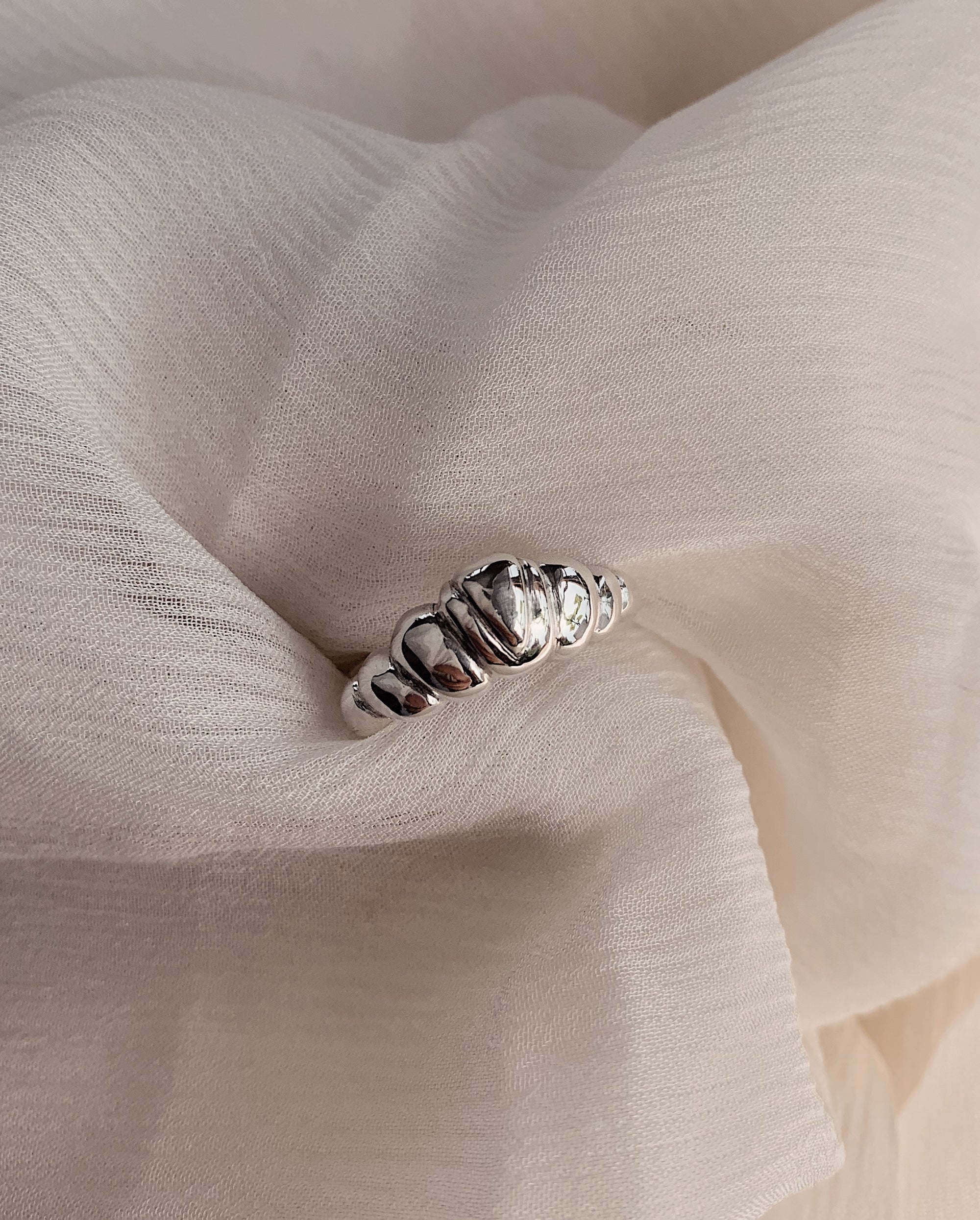 Crossant ring