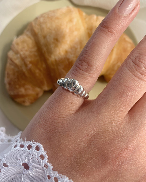 Crossant ring
