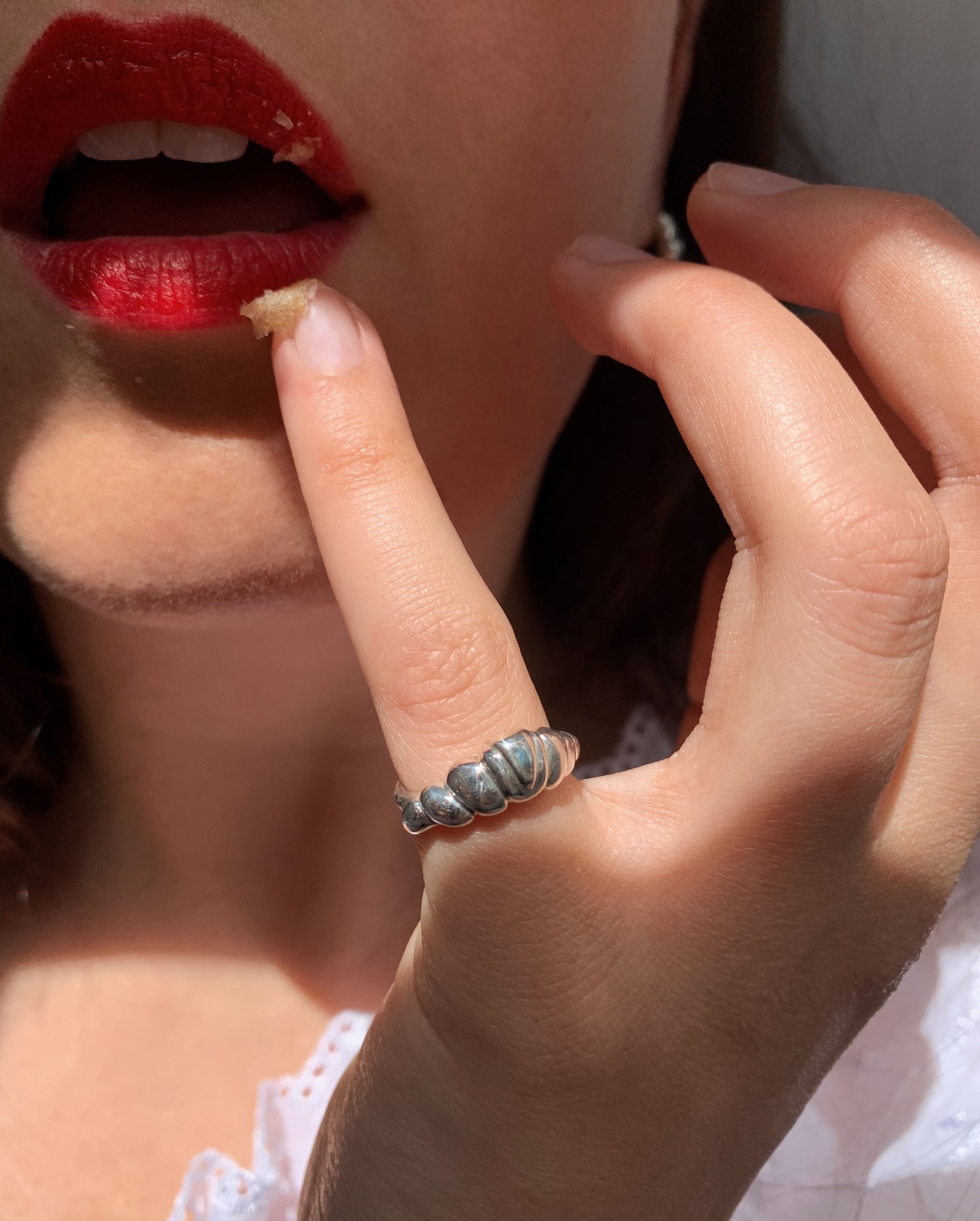 Crossant ring